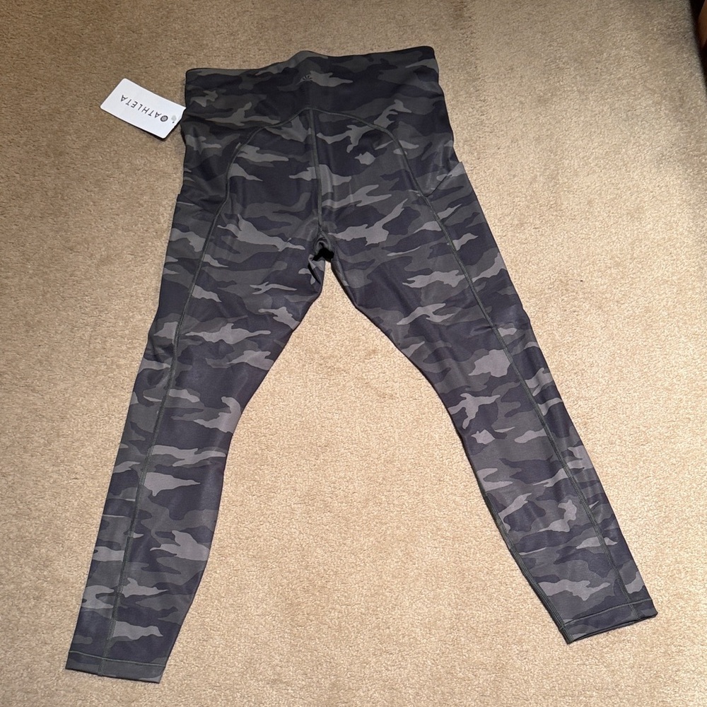 Athleta Women’s Camo Leggings in Olive - Picture 5 of 5